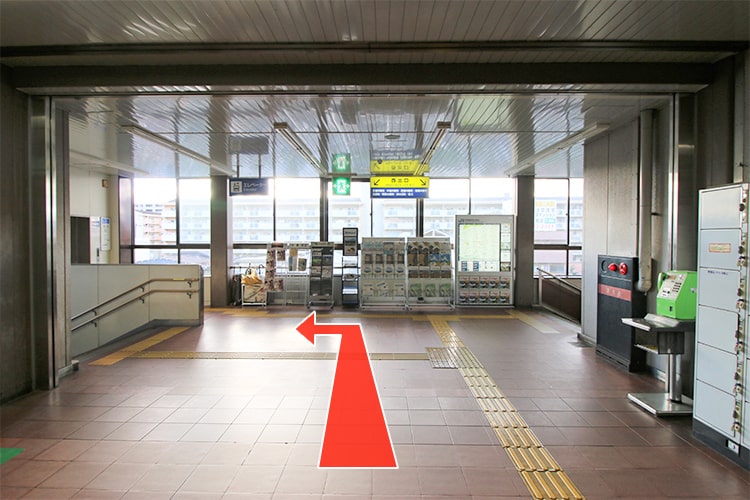 ②西出口を左折してください