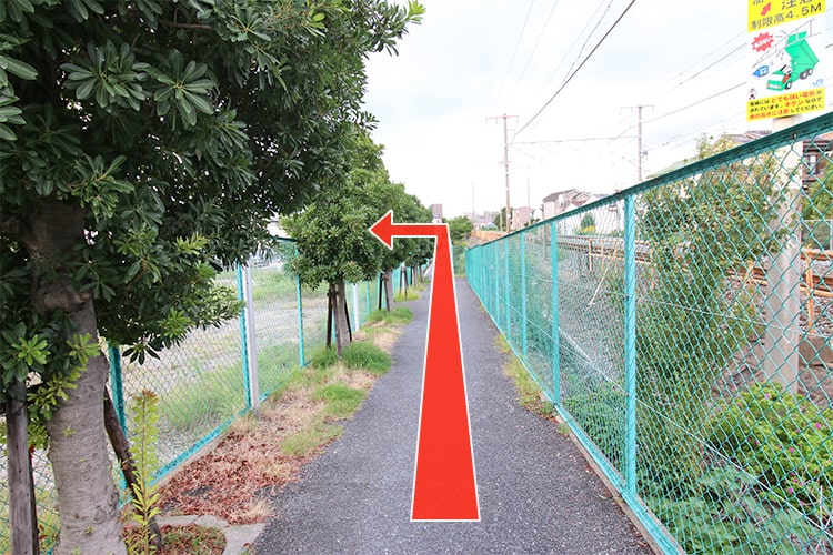 ⑦側道を直進し左折すると当クリニックがあります